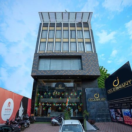 Celebrant Hotel Варанаси Экстерьер фото