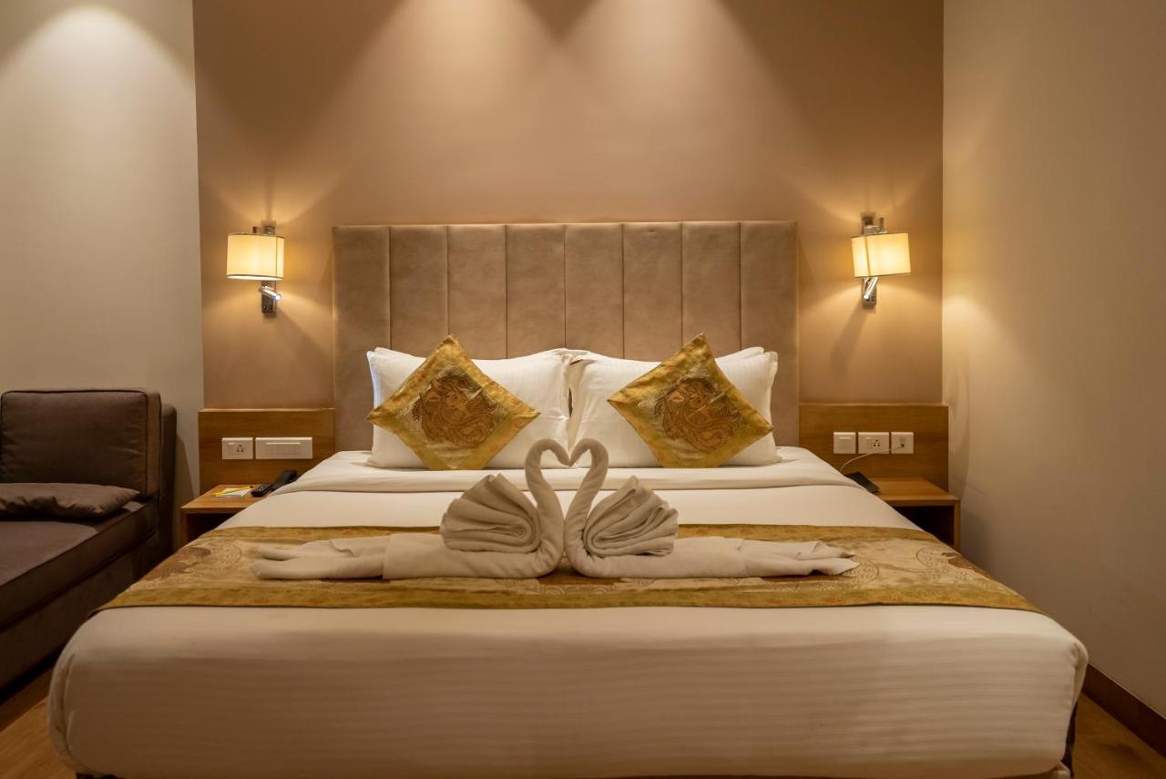 Celebrant Hotel Варанаси Экстерьер фото