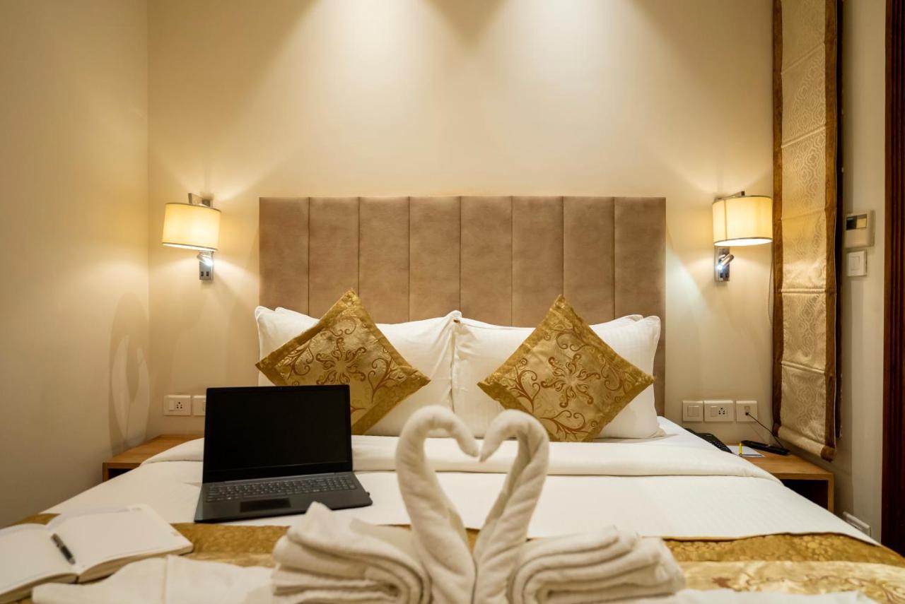 Celebrant Hotel Варанаси Экстерьер фото