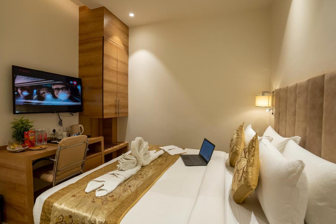 Celebrant Hotel Варанаси Экстерьер фото