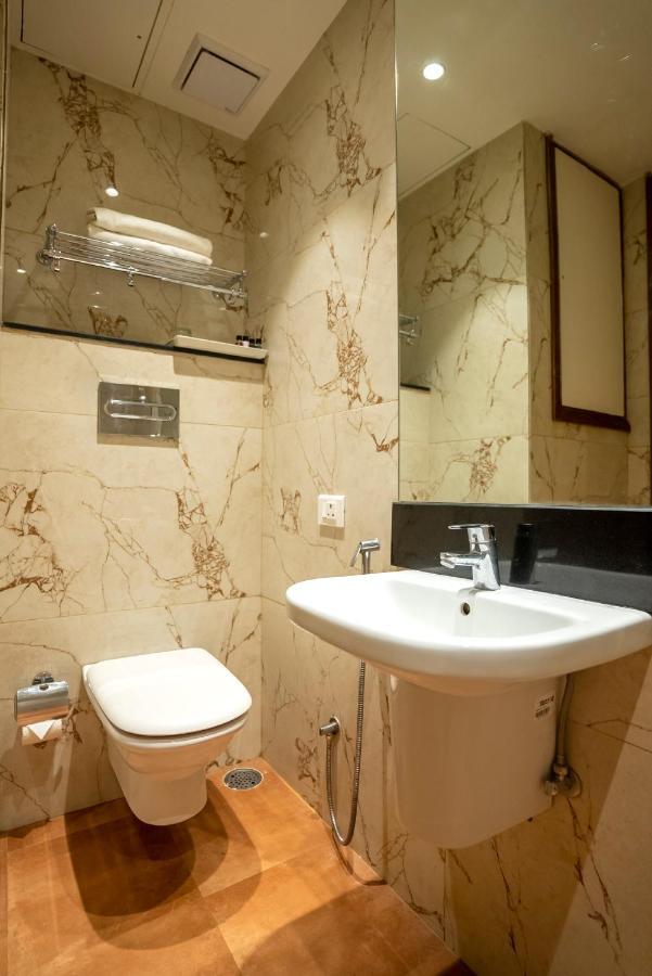Celebrant Hotel Варанаси Экстерьер фото
