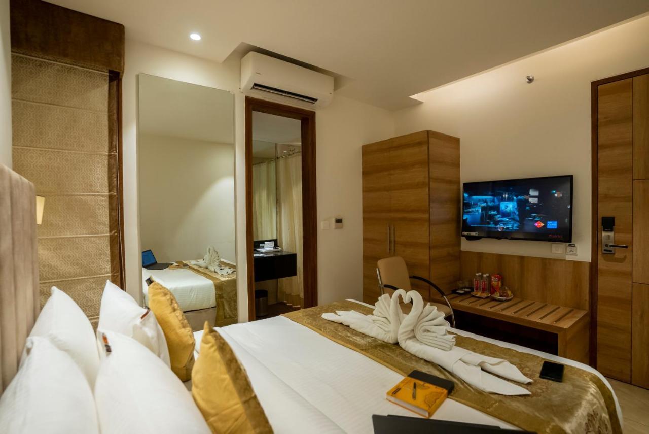 Celebrant Hotel Варанаси Экстерьер фото