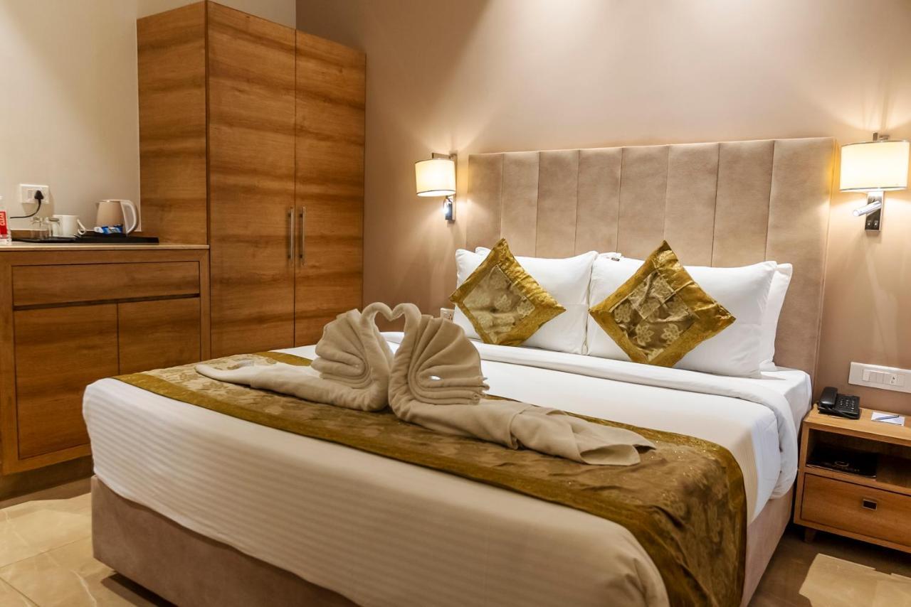 Celebrant Hotel Варанаси Экстерьер фото