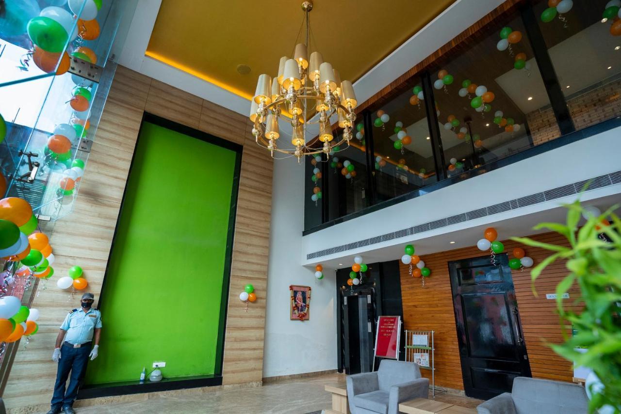 Celebrant Hotel Варанаси Экстерьер фото