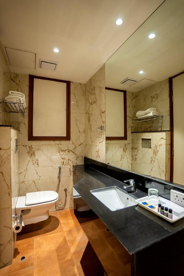 Celebrant Hotel Варанаси Экстерьер фото